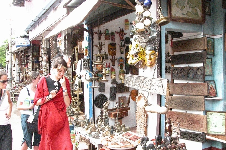 Who-What-Where-and-Why-of-Souvenir-Buying-1